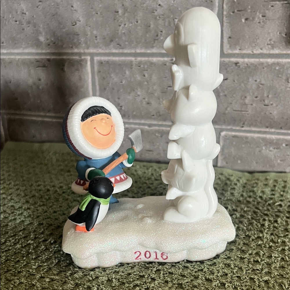 Vintage Hallmark 2016 Frosty Friends Figurine